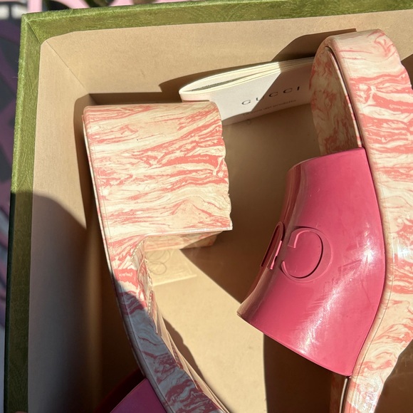 Gucci Coral Pink Marble Logo Block Heel Rubber Slides in box - Picture 5 of 12